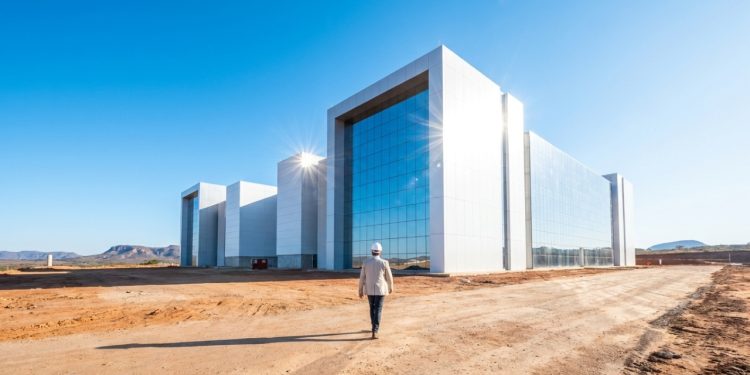 Salário de R$ 14 mil e contrato com gigante da tecnologia esperam o brasileiro que dominar esta plataforma de nuvem com certificação gratuita e zero exigência de graduação