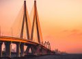 Com seus 5,6 km de extensão e um mastro central de 126 metros, a ponte estaiada virou o maior marco de modernidade viária em Mumbai