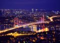 Com 1.560 metros de extensão e 165 metros de altura, a ponte suspensa em Istambul surge como a histórica primeira conexão entre Europa e Ásia