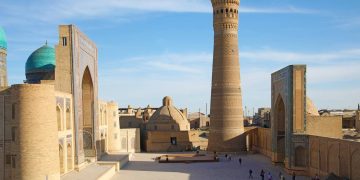 Com mais de 2.000 anos de história e 140 monumentos protegidos, a cidade uzbeque de Bukhara é o maior tesouro vivo da Rota da Seda