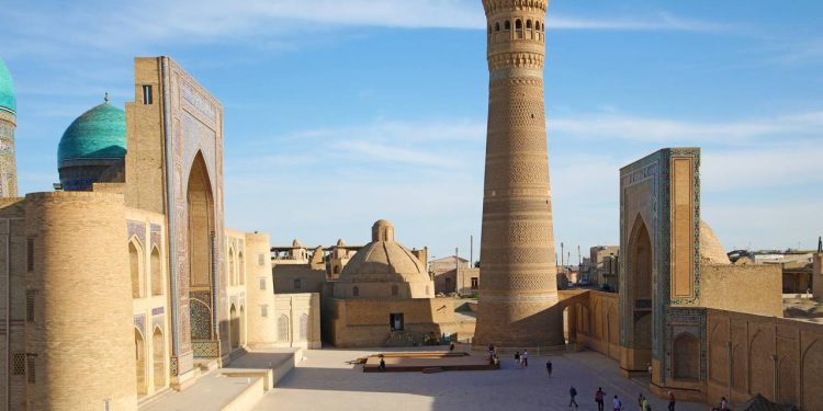 Com mais de 2.000 anos de história e 140 monumentos protegidos, a cidade uzbeque de Bukhara é o maior tesouro vivo da Rota da Seda