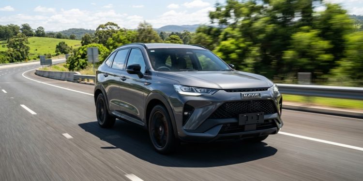 O SUV chinês que estaciona sozinho e entrega bancos com massagem começou a incomodar marcas tradicionais entre famílias urbanas