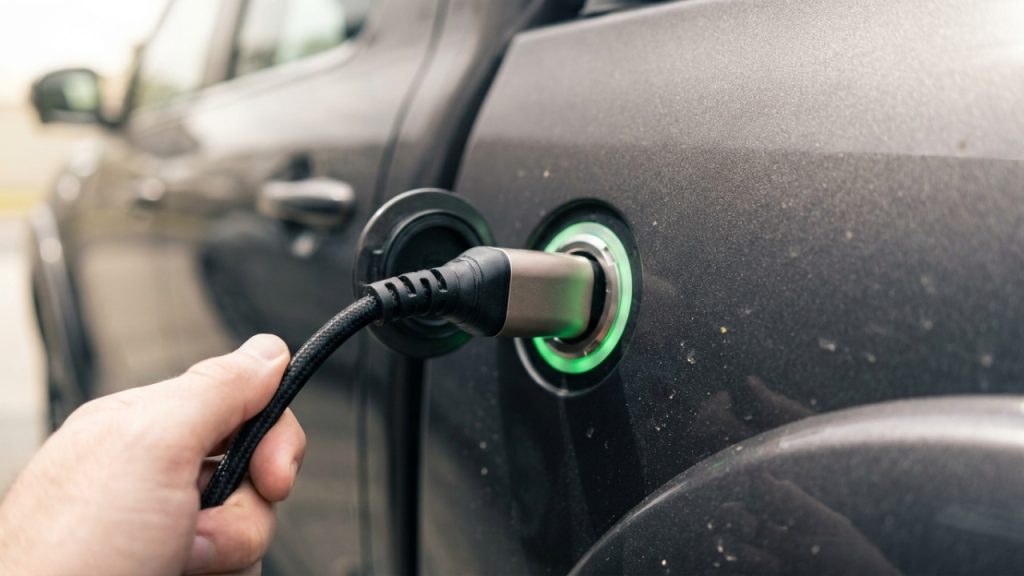 Esta picape inteligente promete rodar centenas de quilômetros sem usar uma gota de diesel e assusta as líderes do segmento