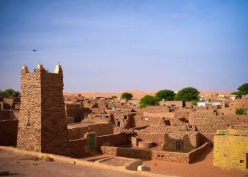 A milenar capital histórica no continente africano que está sendo lentamente engolida e apagada do mapa por dunas de areia gigantescas
