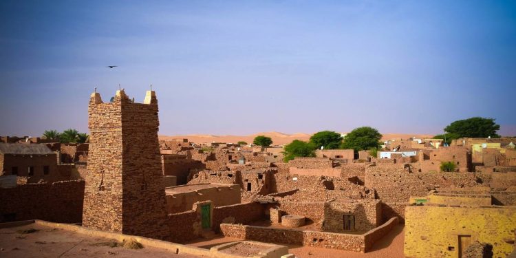 A milenar capital histórica no continente africano que está sendo lentamente engolida e apagada do mapa por dunas de areia gigantescas
