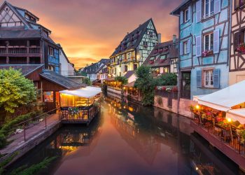 Com suas casas em enxaimel de 1500, a cidade de Colmar surge como a joia mais preservada da Alsácia e um recorde da arquitetura medieval