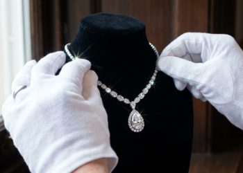 A carreira que está transformando vendedores de shopping em consultores de luxo com renda de R$ 14 mil e uma agenda de clientes que não pergunta preço