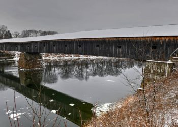 Com seus 137 metros de comprimento, a ponte coberta de 1866 virou uma das maiores e mais icônicas estruturas de madeira do tipo treliçada em todo o território americano