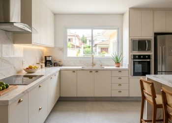 Quanto custa reformar a bancada da cozinha e transformar o ambiente com materiais duráveis e sofisticados