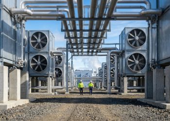 O exaustor colossal de 50 metros de altura erguido no Texas e na Escócia que aspira milhões de metros cúbicos de ar poluído e transforma o carbono gasoso em combustível sintético para aviões e camiões