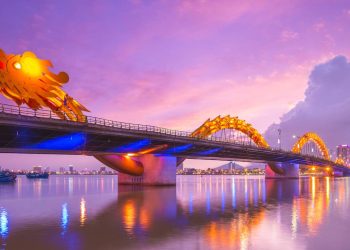 Com 666 metros de extensão e um dragão de aço que cospe fogo, a ponte em Da Nang surge como um ícone da engenharia e do turismo asiático