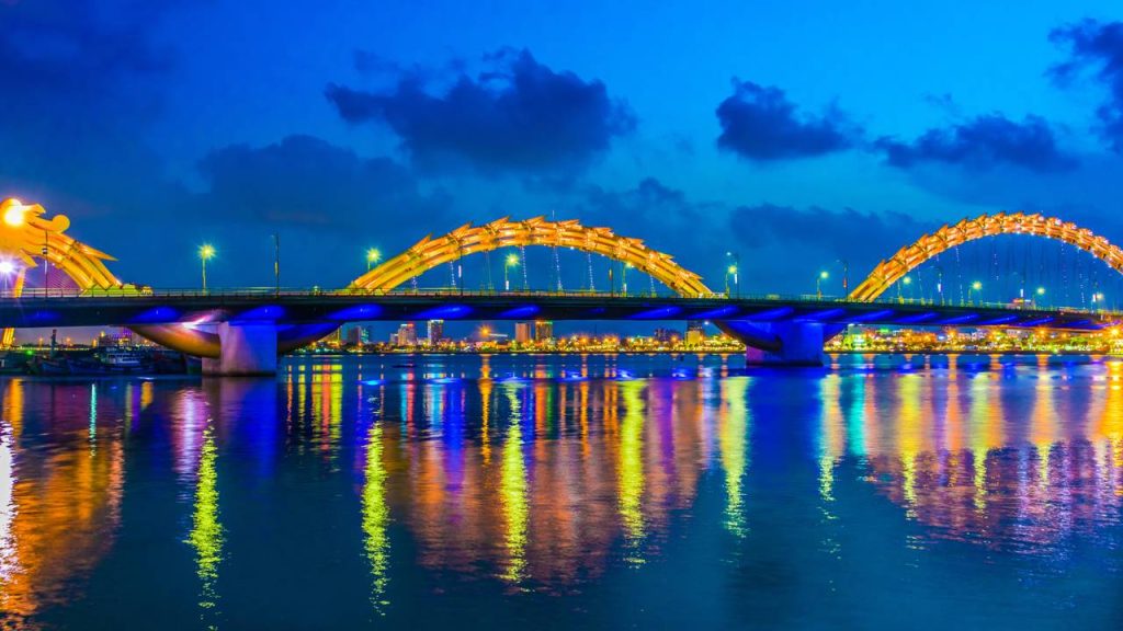 Com 666 metros de extensão e um dragão de aço que cospe fogo, a ponte em Da Nang surge como um ícone da engenharia e do turismo asiático