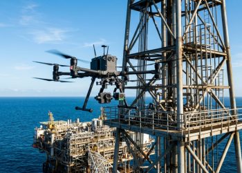 O guardião da integridade offshore que opera drones de ultrassom para evitar desastres ambientais sem precisar desembarcar do navio