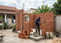 Quanto um pedreiro cobra para construir uma edícula de 25 m² nos fundos da casa em 2026, e o que é preciso regularizar?