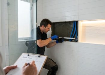 Quanto um profissional cobra para transformar um banheiro comum em banheiro de luxo com nicho embutido em 2026?
