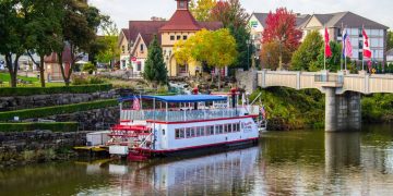Fundada em 1845 por imigrantes alemães, a cidade de Frankenmuth preserva tradições bávaras e é o destino ideal para famílias que buscam cultura
