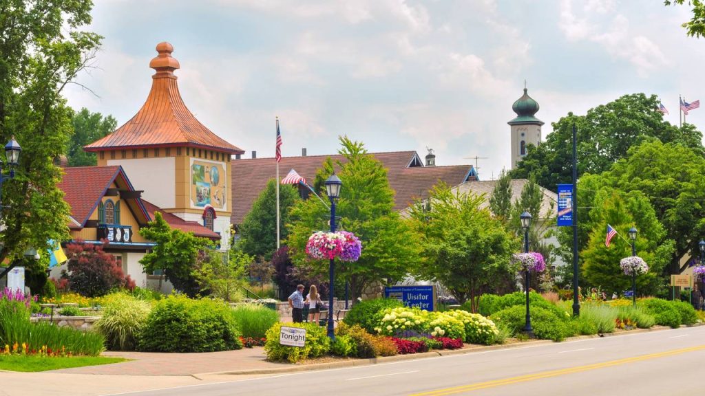 Fundada em 1845 por imigrantes alemães, a cidade de Frankenmuth preserva tradições bávaras e é o destino ideal para famílias que buscam cultura