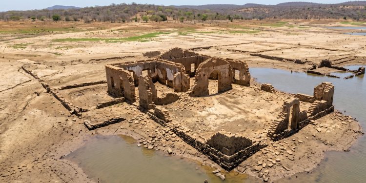 A cidade brasileira que foi afogada por bilhões de litros de água e precisou erguer uma nova metrópole planejada para salvar sua população