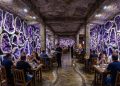 A deslumbrante cidade no sul do país onde igrejas restaurantes e vinícolas funcionam dentro de cavernas subterrâneas forradas de minerais