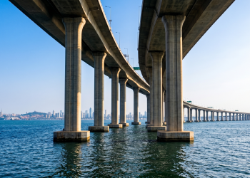 Ponte Baía de Jiaozhou na China - Imagem gerada com IA