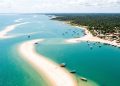 A metrópole amazônica que abriga um paraíso de praias de areia branca e águas transparentes apelidado de Caribe da selva