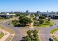 A última capital brasileira construída do zero em 1989 que foi desenhada com avenidas colossais e a maior praça pública da América Latina para combater o calor extremo