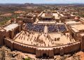 O município no nordeste brasileiro que construiu o maior teatro a céu aberto do mundo com muralhas de pedra e 9 palcos gigantescos