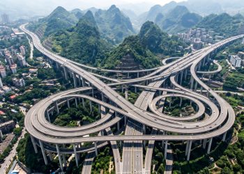 O pesadelo dos sistemas de GPS: o insano viaduto de 5 andares e 20 rampas cruzadas na Ásia onde motoristas demoram horas para encontrar a saída correta