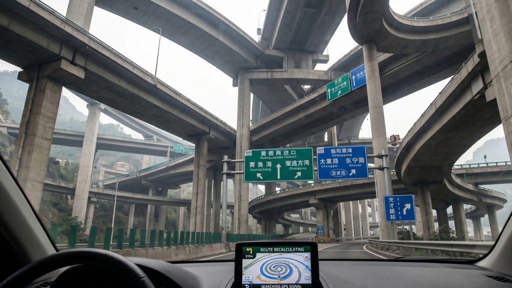 O pesadelo dos sistemas de GPS: o insano viaduto de 5 andares e 20 rampas cruzadas na Ásia onde motoristas demoram horas para encontrar a saída correta