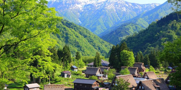 Vilarejo do interior do Japão, com raízes de séculos atrás, tem uma ótima qualidade de vida para quem busca tradição e isolamento nas montanhas