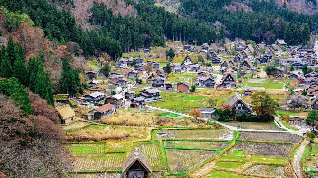 Vilarejo do interior do Japão, com raízes de séculos atrás, tem uma ótima qualidade de vida para quem busca tradição e isolamento nas montanhas