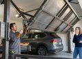 Quanto um serralheiro cobra para fabricar e instalar um portão basculante de garagem de 3 metros em 2026?