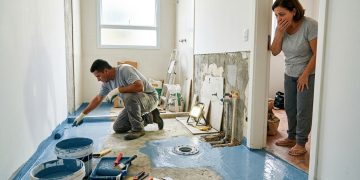 Quanto um profissional cobra para impermeabilizar um banheiro de 6 m² antes de assentar porcelanato em 2026?