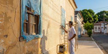 Quanto um pintor cobra para aplicar textura projetada na fachada de uma casa de 120 m² em 2026?