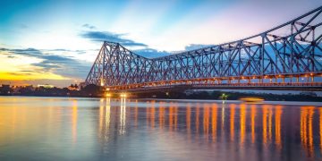 Com 705 metros de extensão e 26.500 toneladas de aço, a Ponte Howrah na Índia é a sexta maior em estrutura cantilever e a mais movimentada do mundo