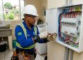 Os custos de mão de obra para refazer a instalação elétrica de uma residência pequena
