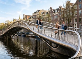 Ponte de aço impressa em 3D em Amsterdã