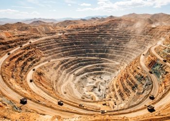 A monumental escavação diária da Mina de Bingham Canyon