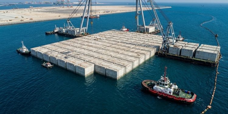 A engenharia naval e a construção comercial do Porto de Tuas