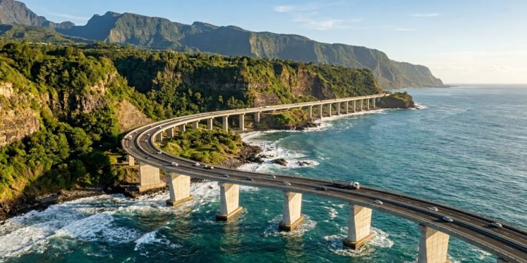 Nouvelle Route du Littoral, a rodovia suspensa sobre o Oceano Índico na Ilha da Reunião
