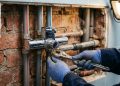 Quanto um encanador cobra para instalar a rede hidráulica de um banheiro de 5 m2 em 2026?