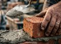 Quanto cobra um pedreiro para construir uma sala 3x3 em maio de 2026?