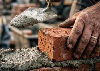 Quanto cobra um pedreiro para construir uma sala 3x3 em maio de 2026?