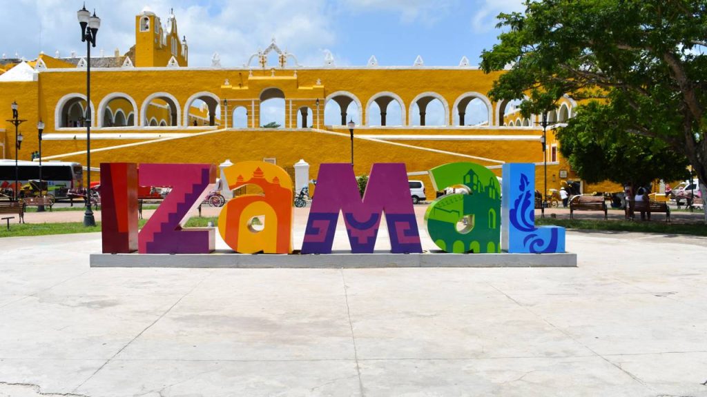 Conhecida como a cidade amarela, esta joia mexicana combina templos maias e conventos coloniais em todas as suas fachadas