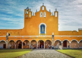 Conhecida como a cidade amarela, esta joia mexicana combina templos maias e conventos coloniais em todas as suas fachadas