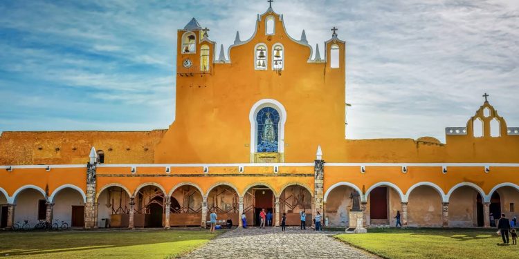Conhecida como a cidade amarela, esta joia mexicana combina templos maias e conventos coloniais em todas as suas fachadas