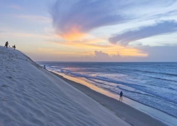 Essa vila de pescadores no Ceará, situada entre dunas de areia branca, é um dos destinos mais cobiçados pelos amantes do turismo de natureza