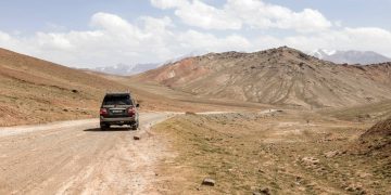 Com 4.280 metros de altitude, a rota que une o Tajiquistão ao Quirguistão surge como o trajeto mais árido e isolado da Ásia Central