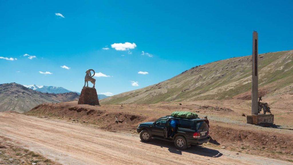 Com 4.280 metros de altitude, a rota que une o Tajiquistão ao Quirguistão surge como o trajeto mais árido e isolado da Ásia Central