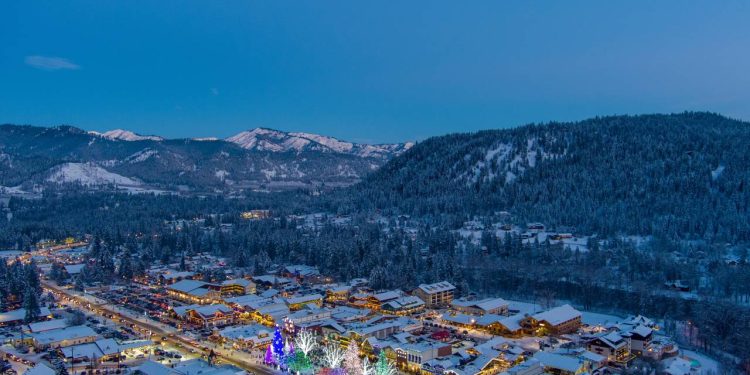 Com arquitetura bávara e cercada por picos alpinos, a cidade americana de Leavenworth surge como o maior refúgio europeu no estado de Washington
